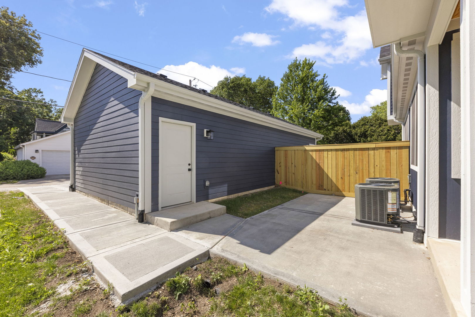 715-717 N Brainard Street