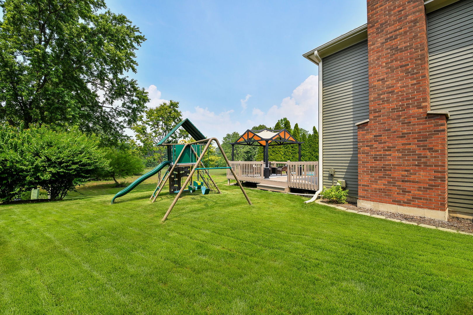 25W184 Setauket Avenue