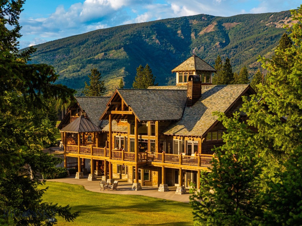 135 Squire Lane South