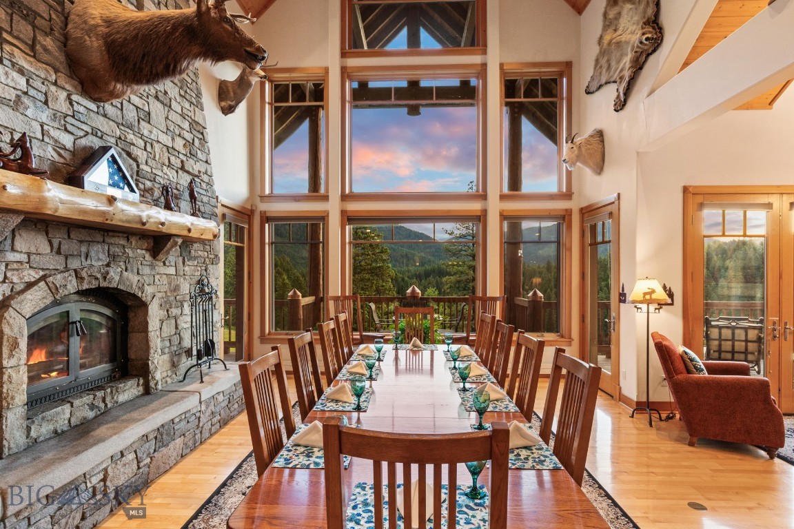 135 Squire Lane South