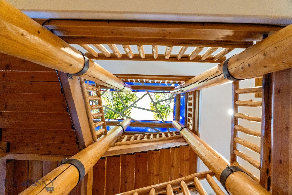 135 Squire Lane South