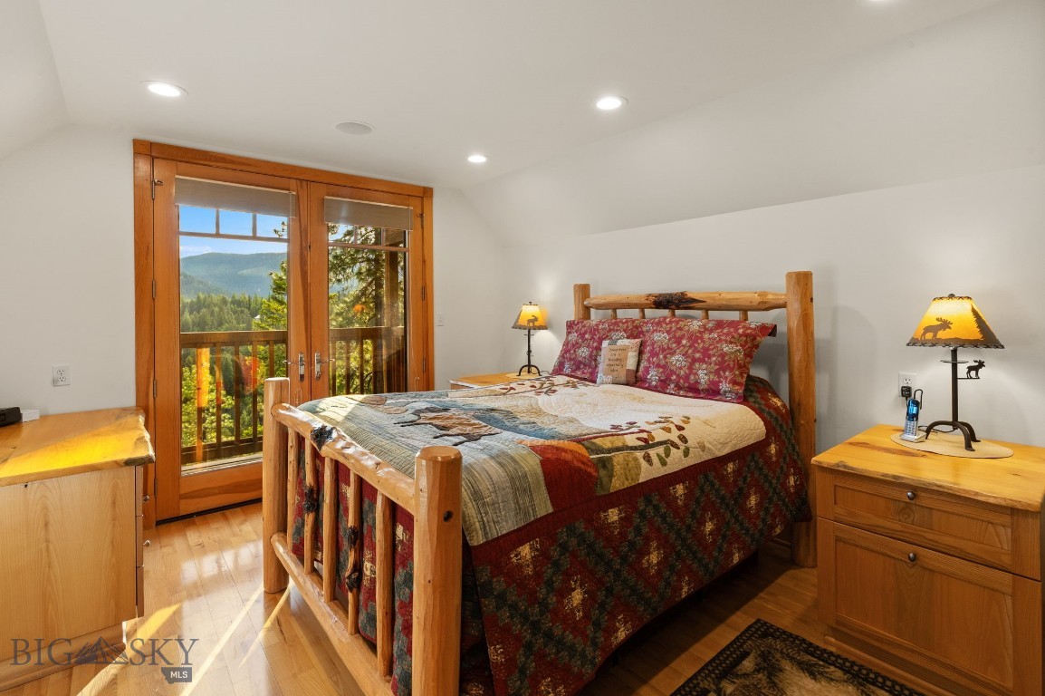 135 Squire Lane South