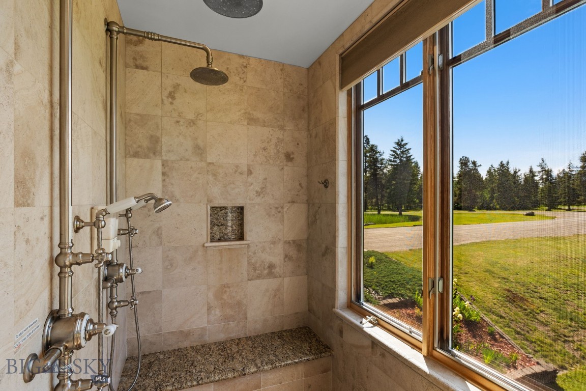 135 Squire Lane South