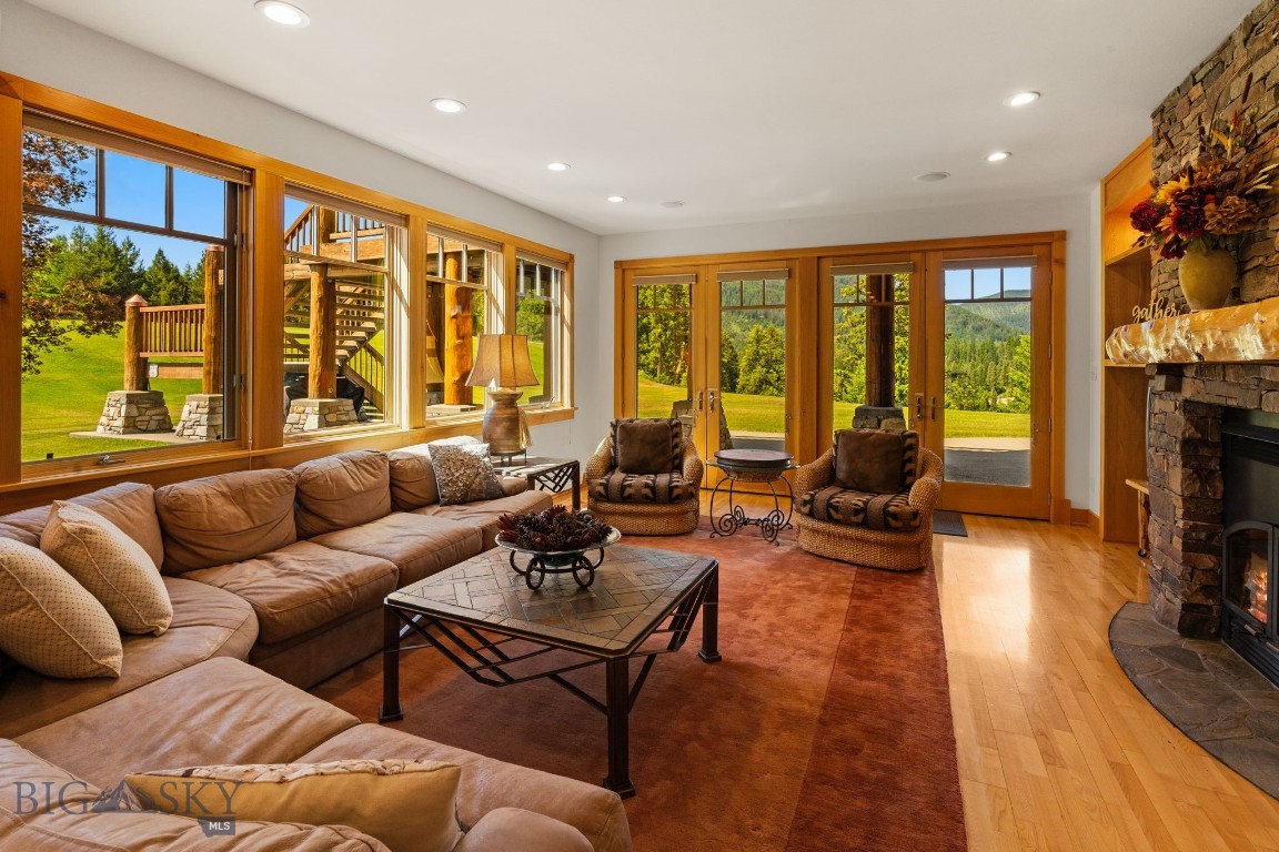 135 Squire Lane South