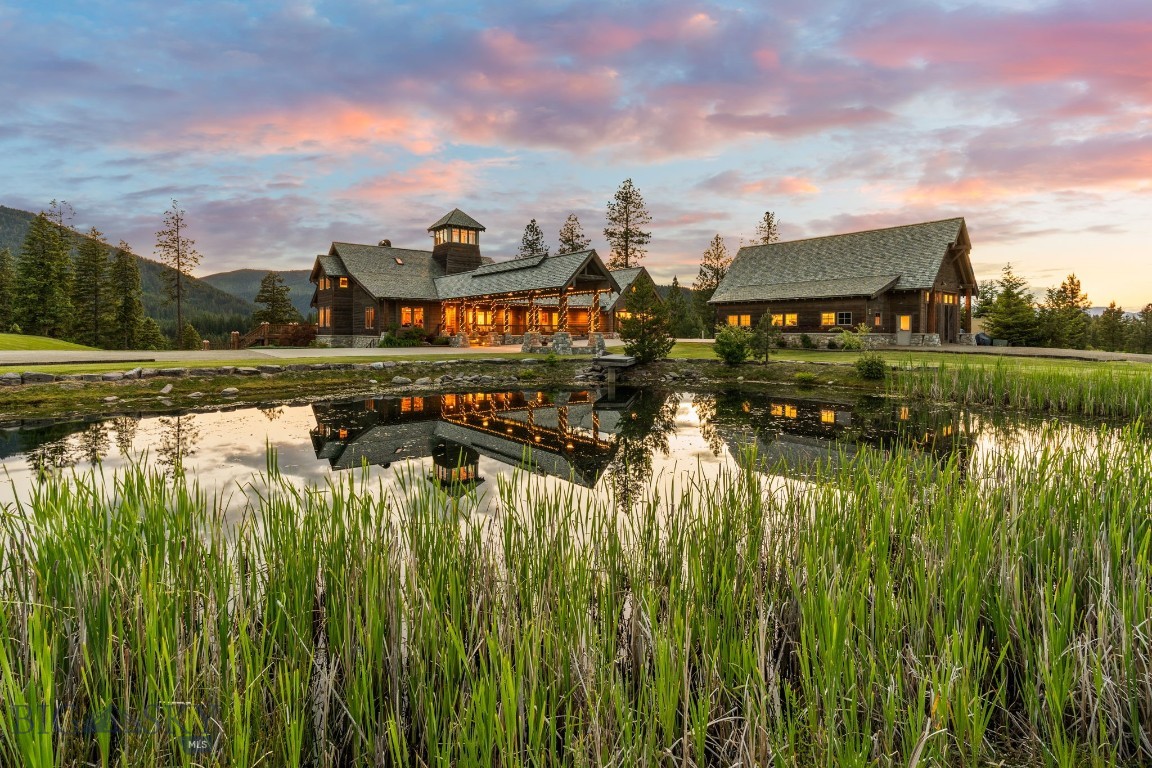 135 Squire Lane South