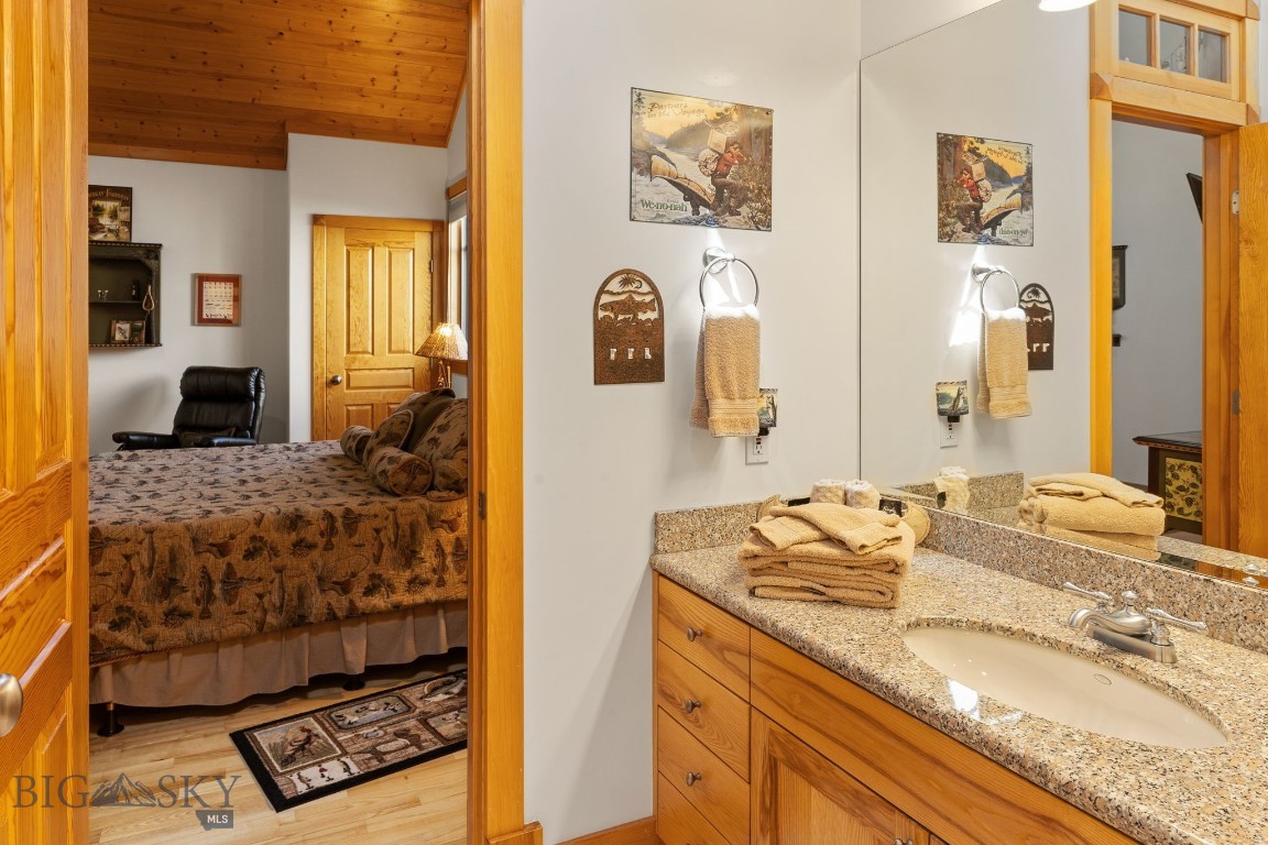 135 Squire Lane South