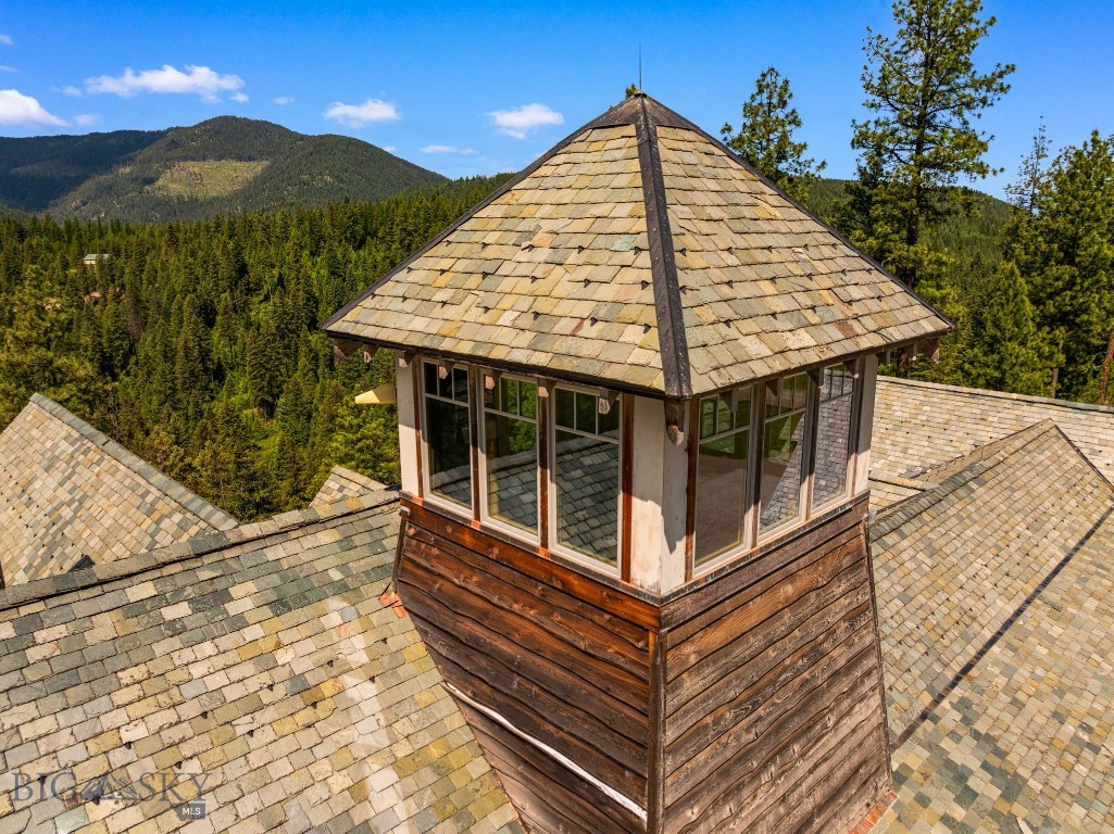 135 Squire Lane South