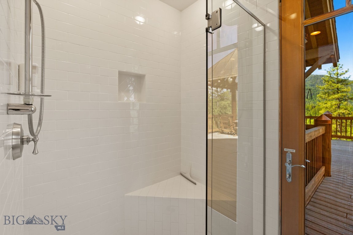 135 Squire Lane South