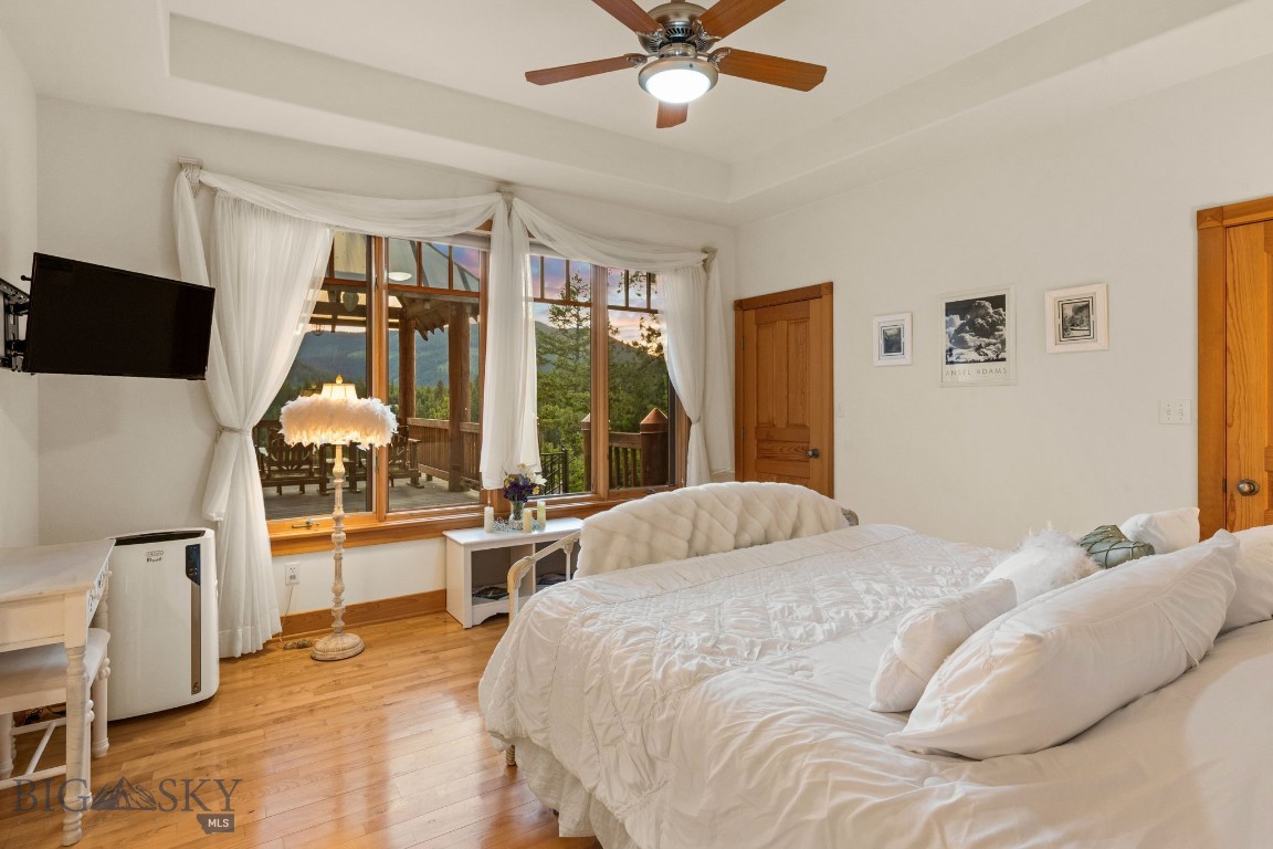 135 Squire Lane South