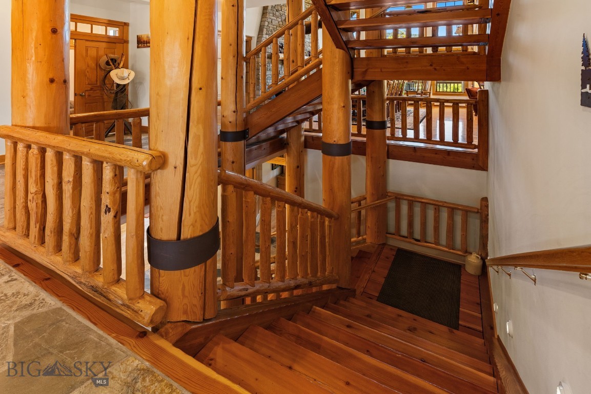 135 Squire Lane South