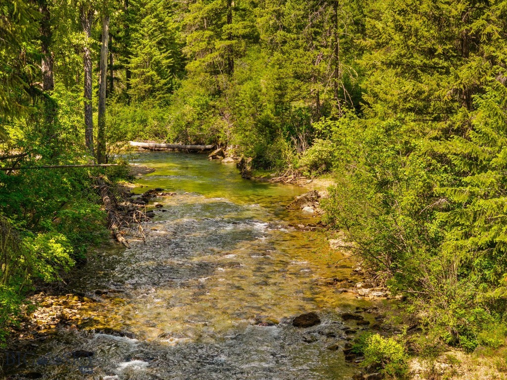 135 Squire Lane South