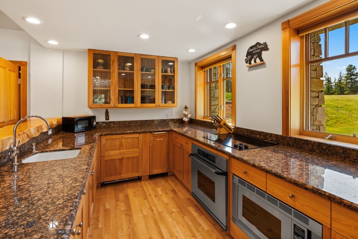 135 Squire Lane South