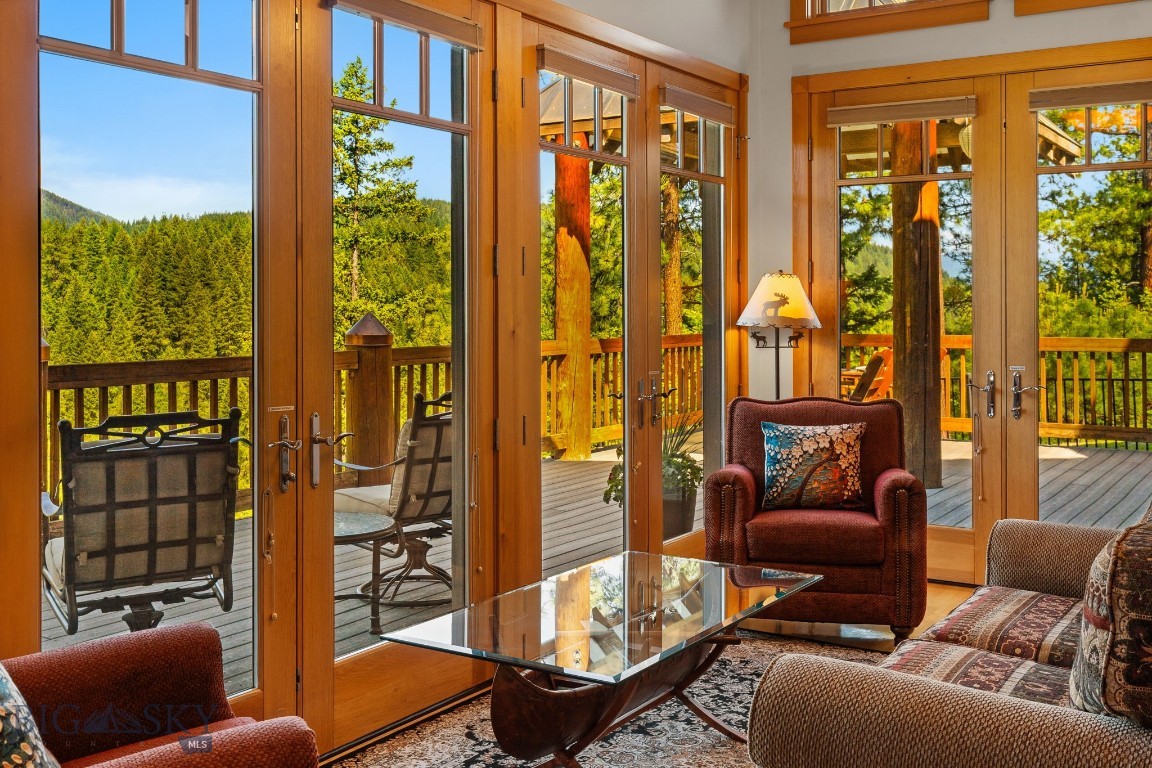 135 Squire Lane South