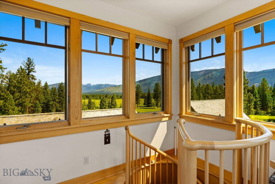 135 Squire Lane South