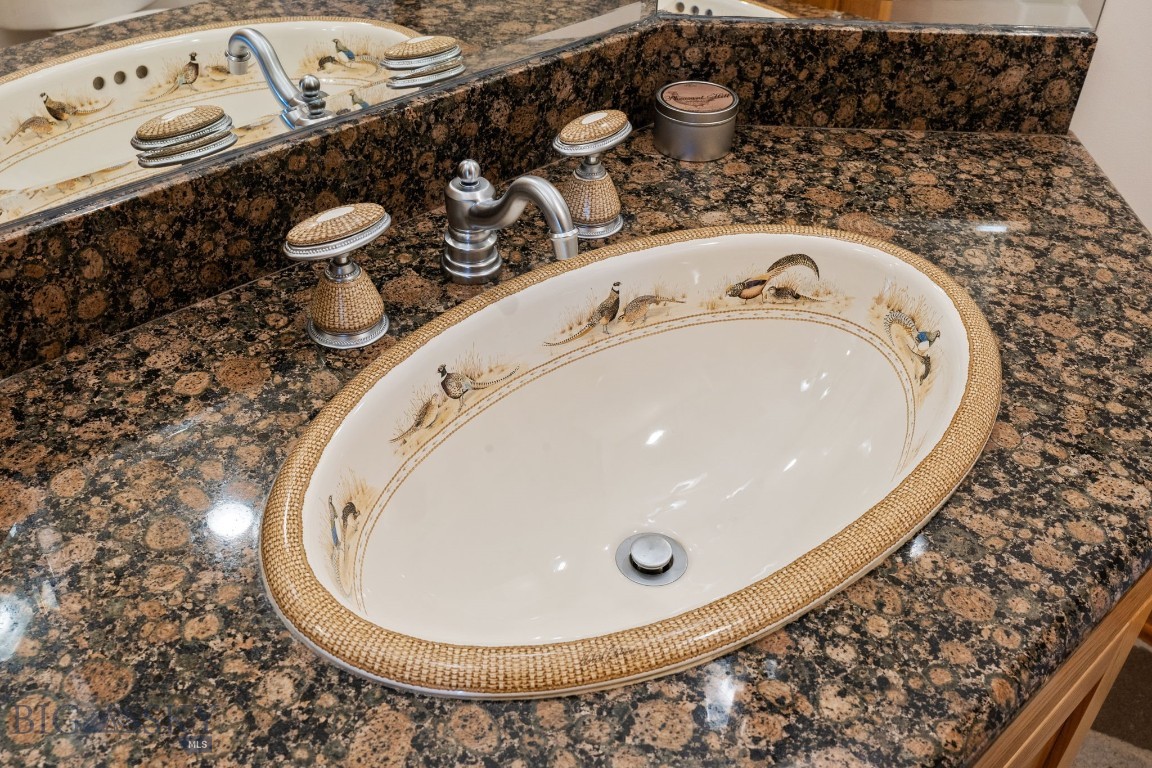 135 Squire Lane South