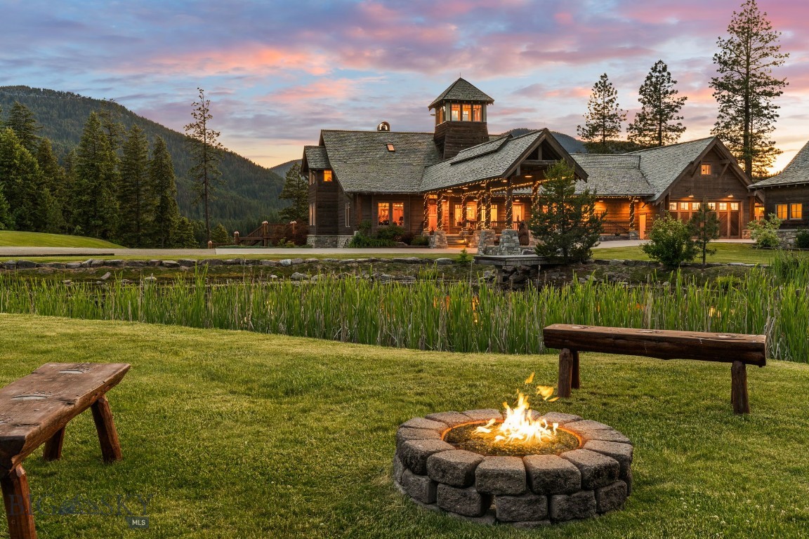 135 Squire Lane South