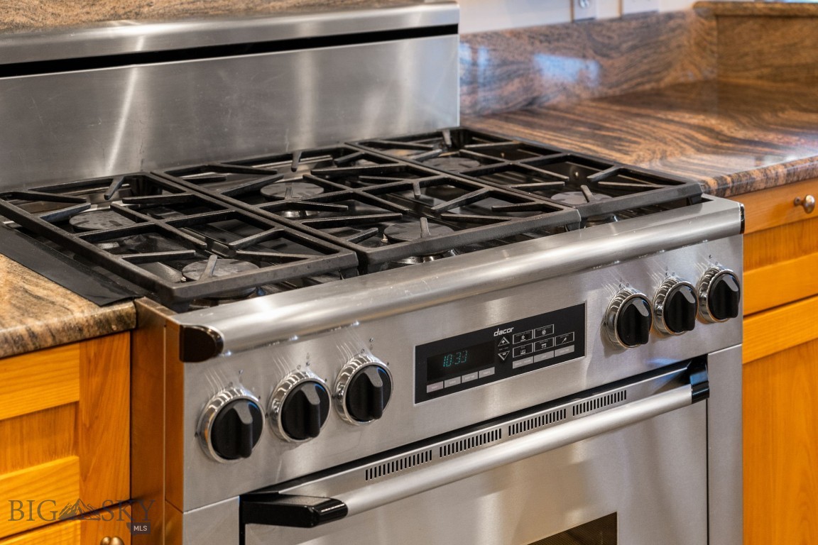 135 Squire Lane South