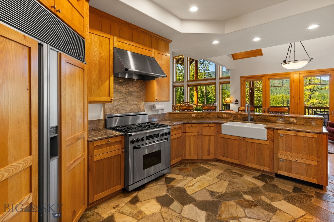 135 Squire Lane South