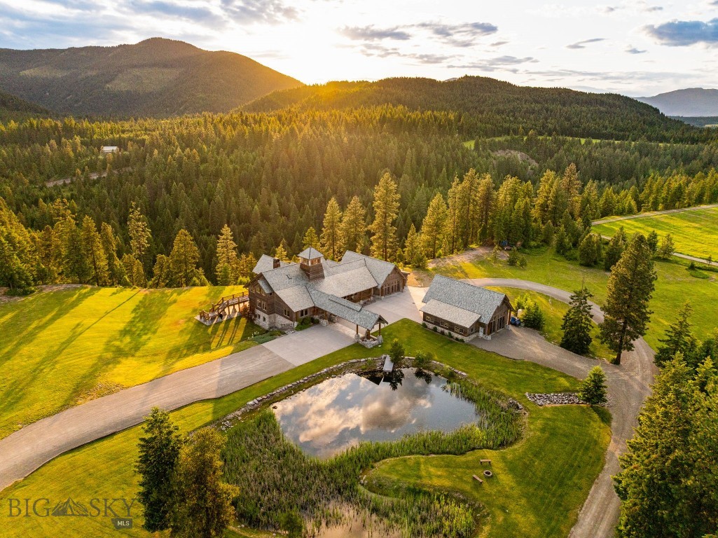 135 Squire Lane South