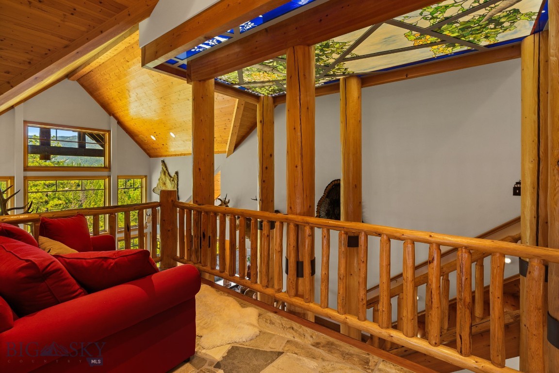 135 Squire Lane South