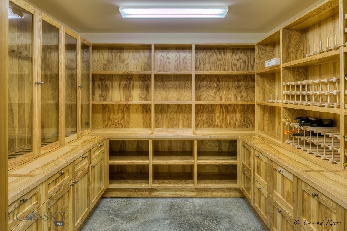 135 Squire Lane South