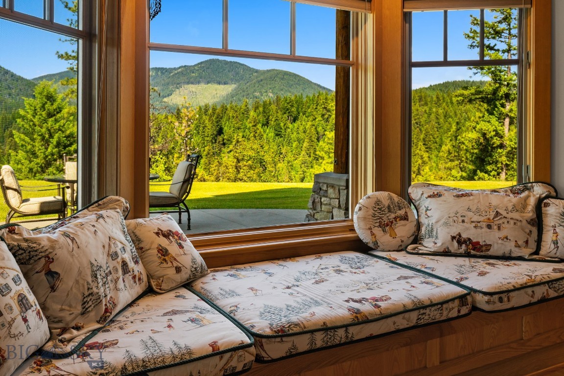 135 Squire Lane South