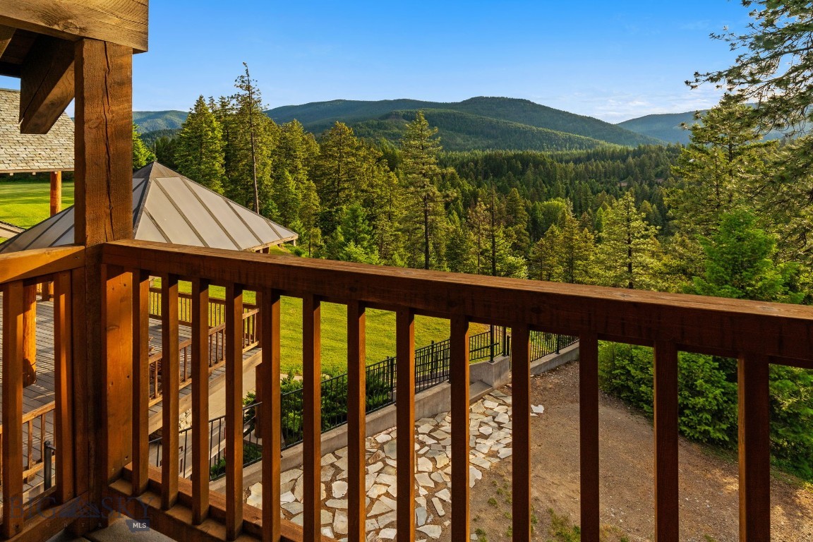 135 Squire Lane South