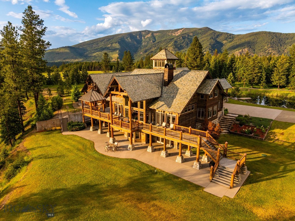 135 Squire Lane South