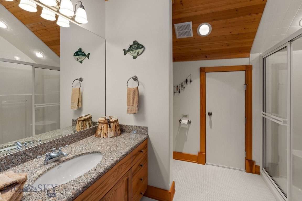 135 Squire Lane South