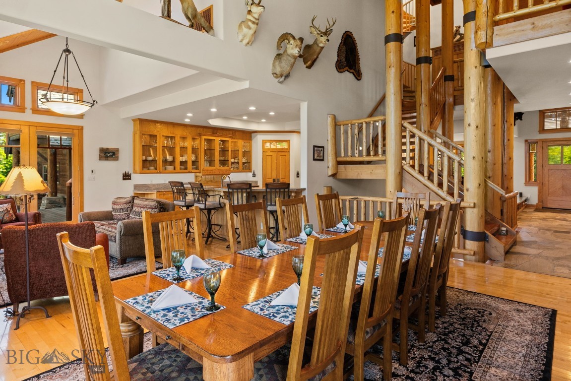 135 Squire Lane South