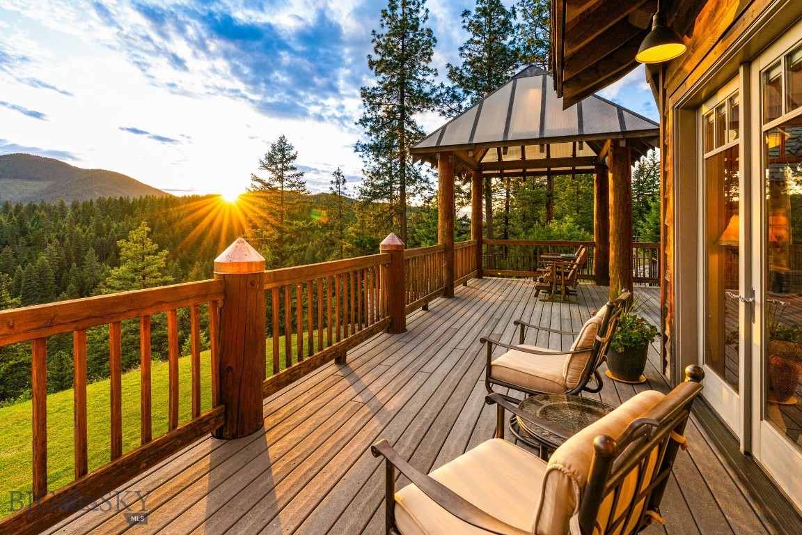 135 Squire Lane South