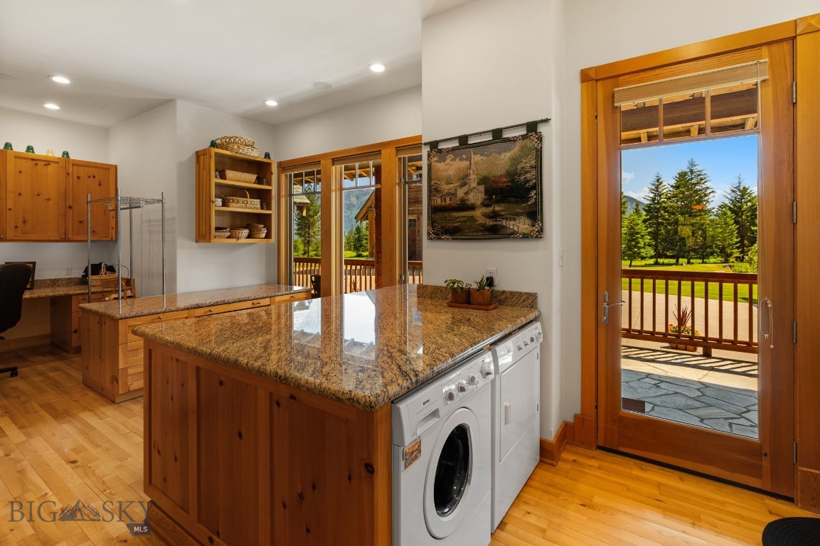 135 Squire Lane South