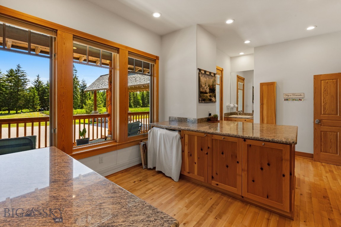 135 Squire Lane South