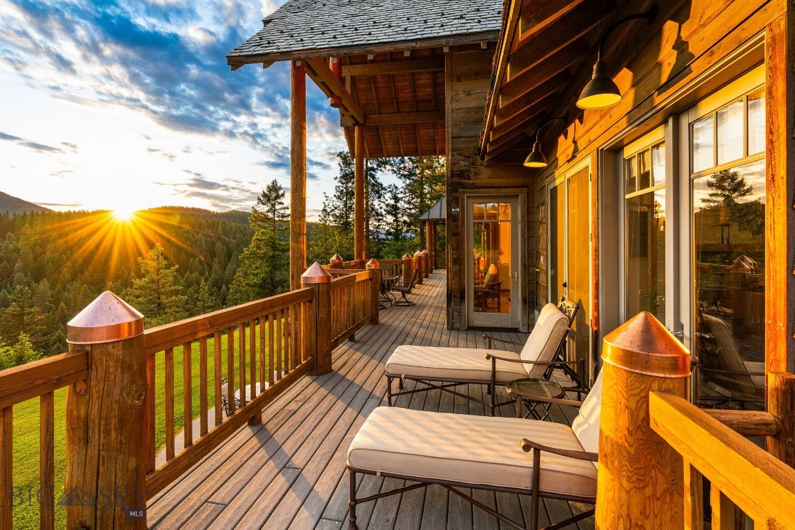 135 Squire Lane South