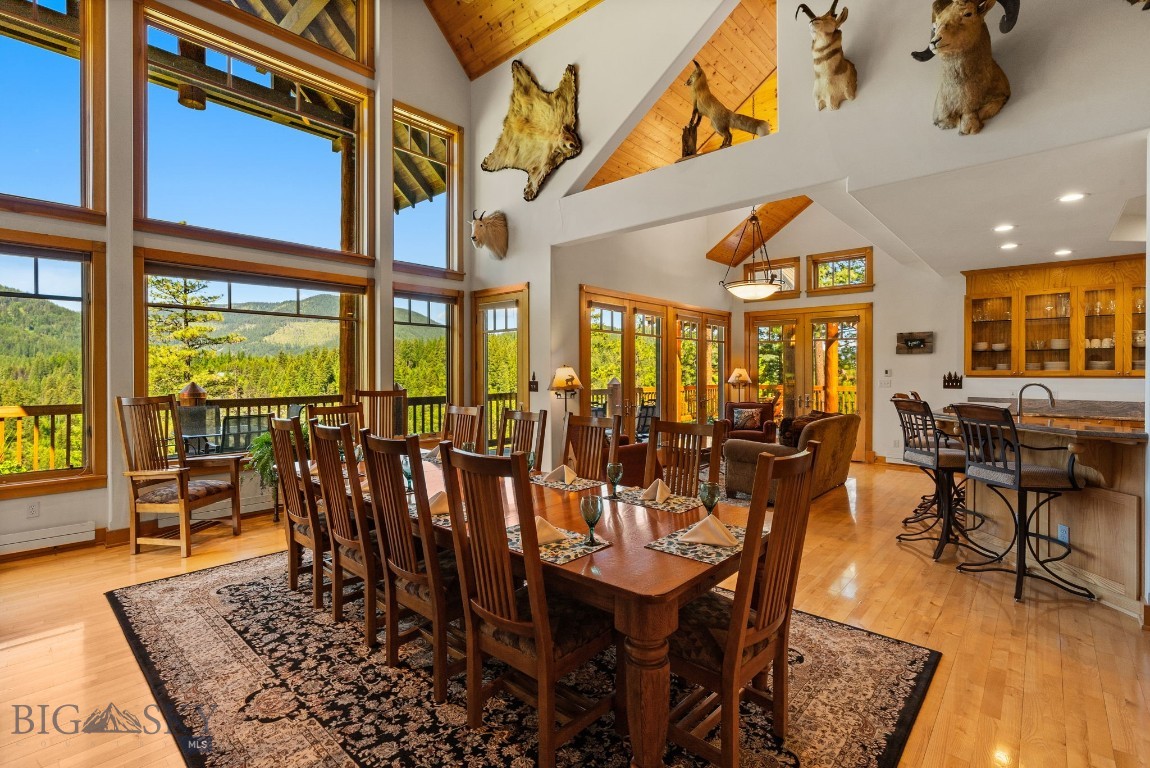 135 Squire Lane South