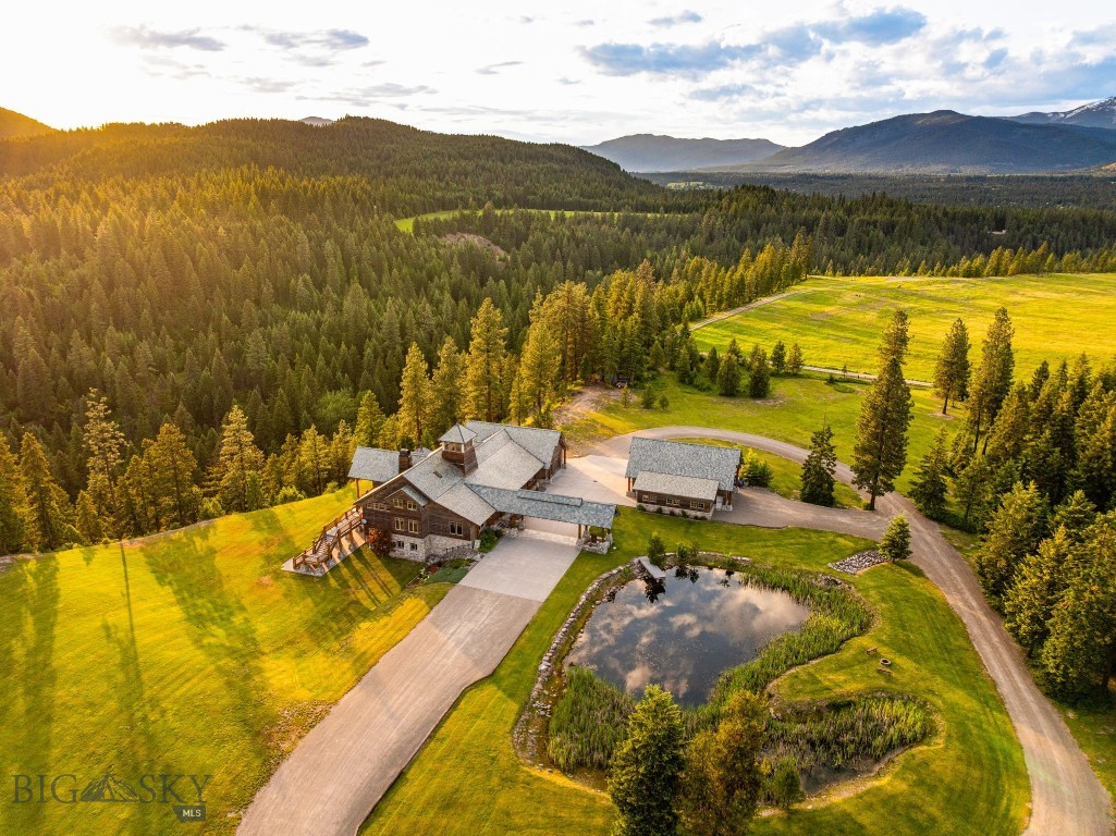 135 Squire Lane South