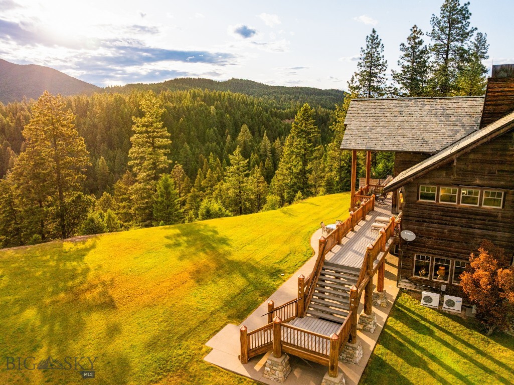 135 Squire Lane South