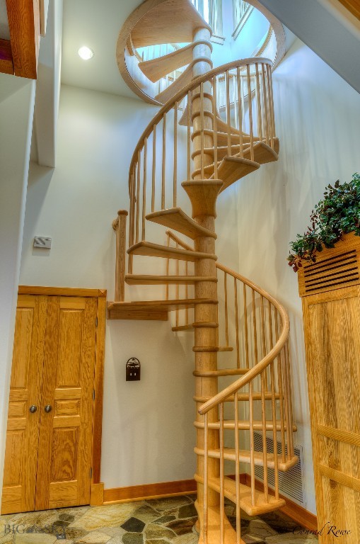 135 Squire Lane South