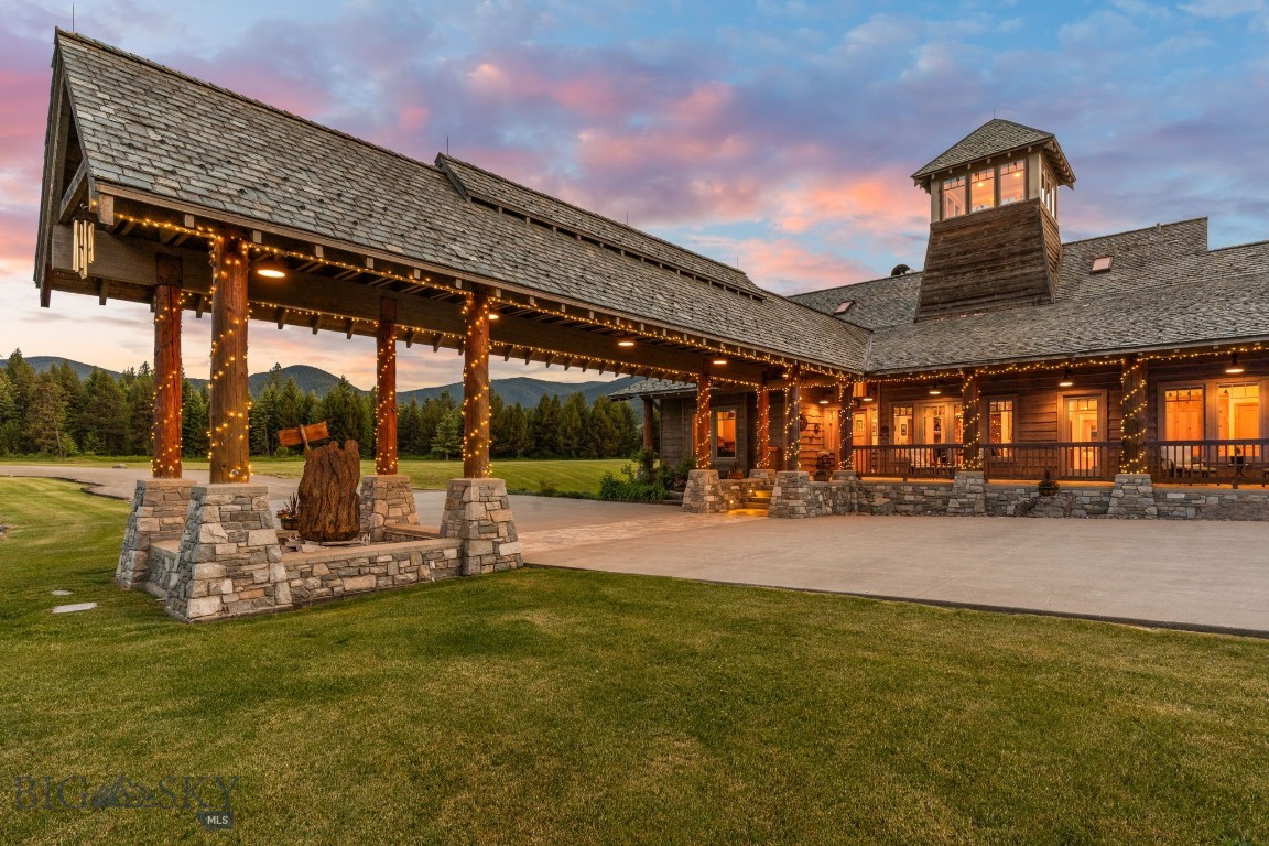 135 Squire Lane South