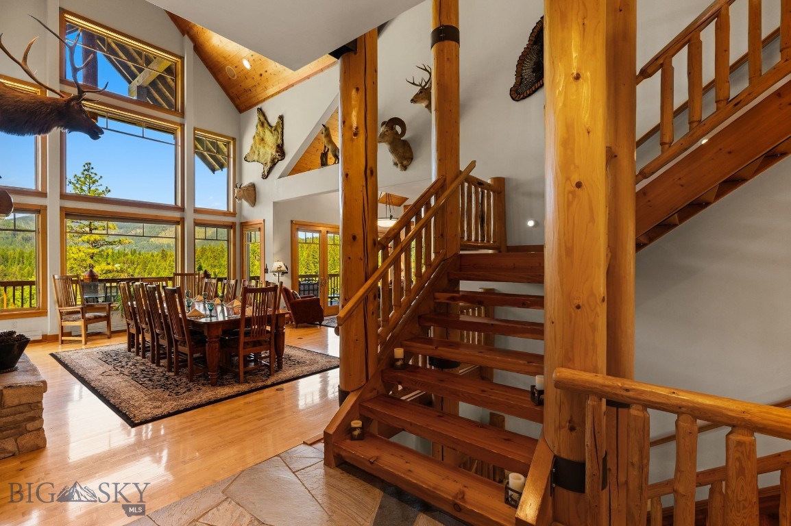 135 Squire Lane South