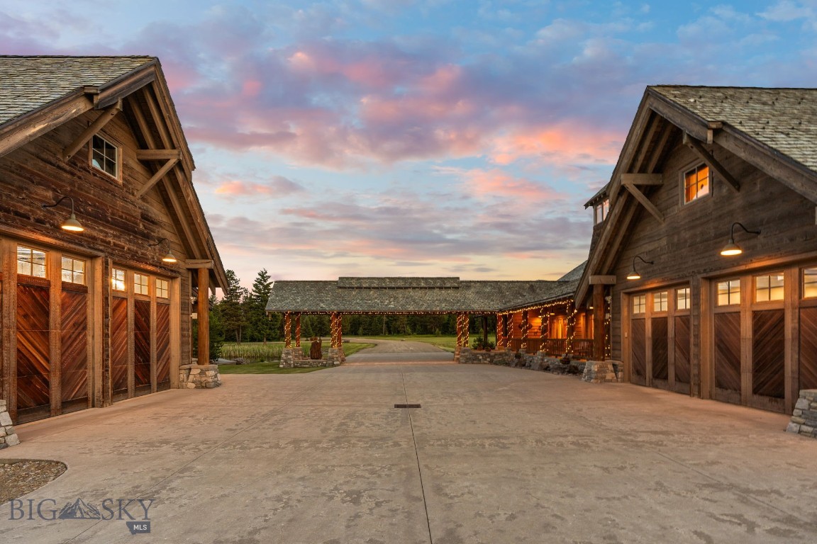 135 Squire Lane South