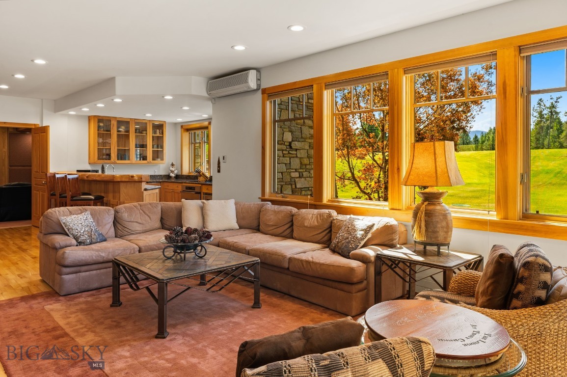 135 Squire Lane South