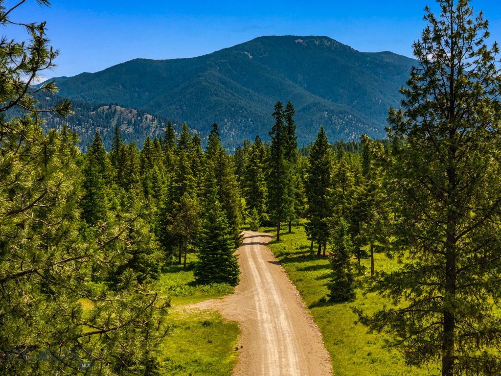 135 Squire Lane South