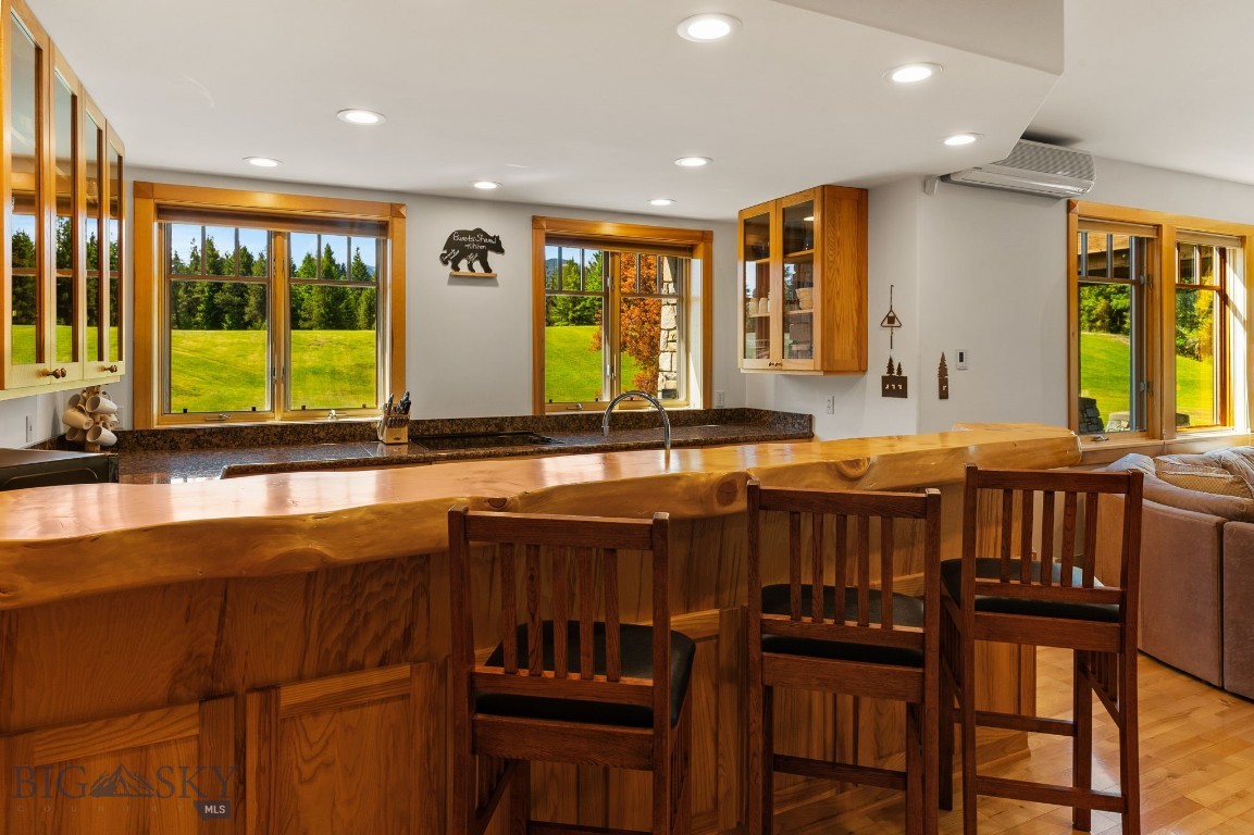 135 Squire Lane South