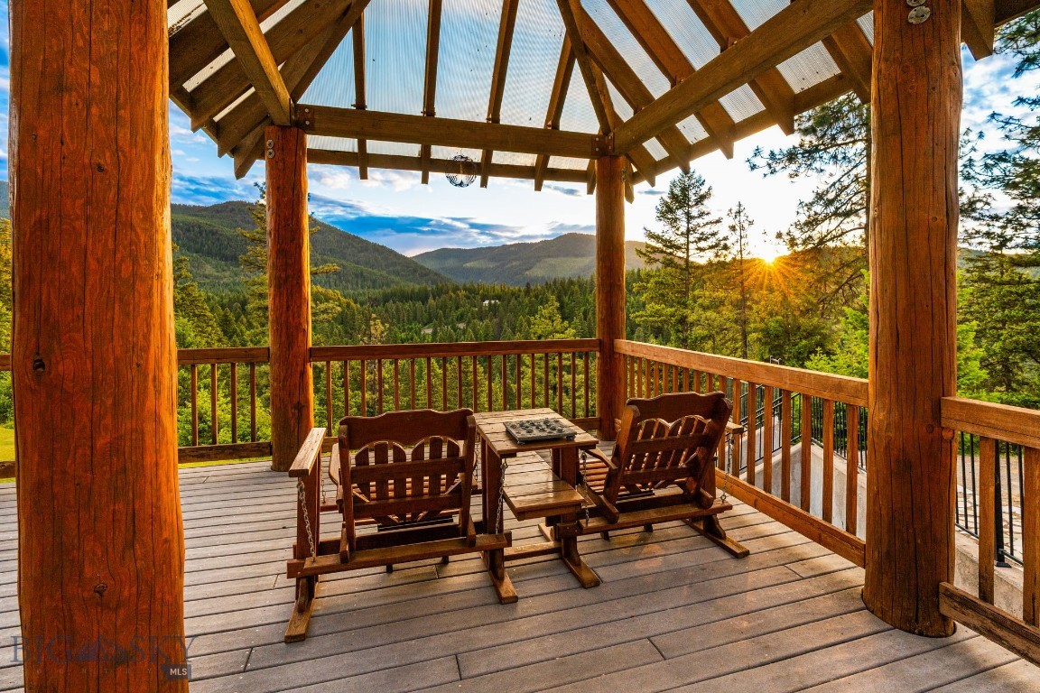 135 Squire Lane South