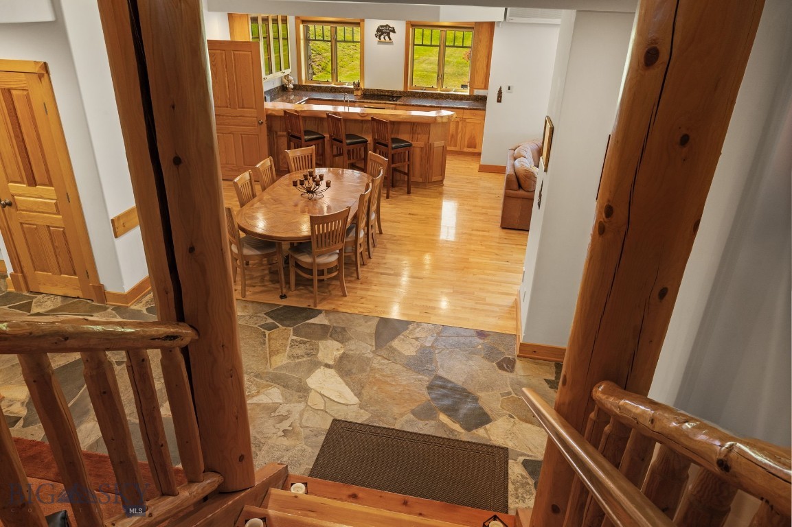 135 Squire Lane South