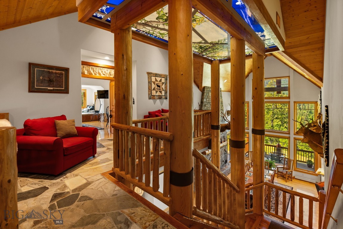 135 Squire Lane South