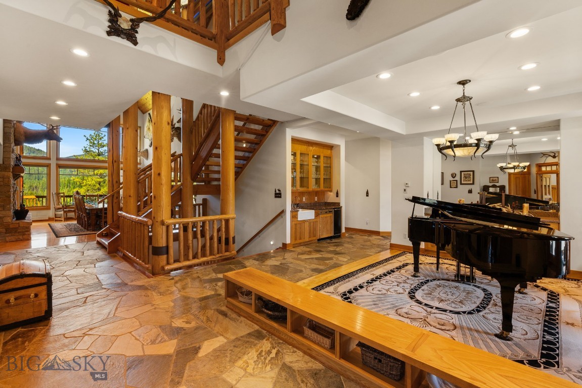 135 Squire Lane South