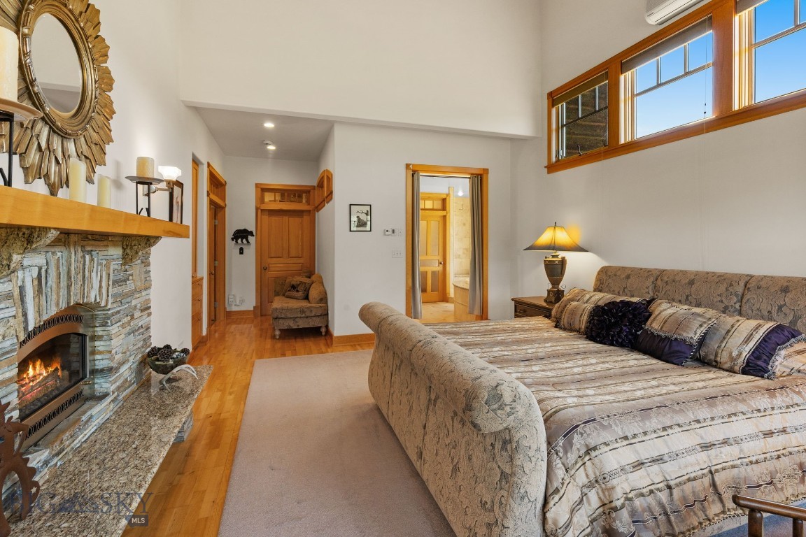 135 Squire Lane South