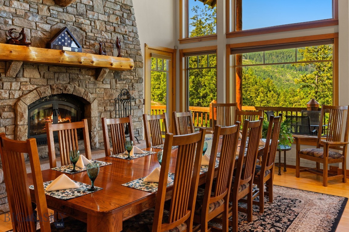 135 Squire Lane South